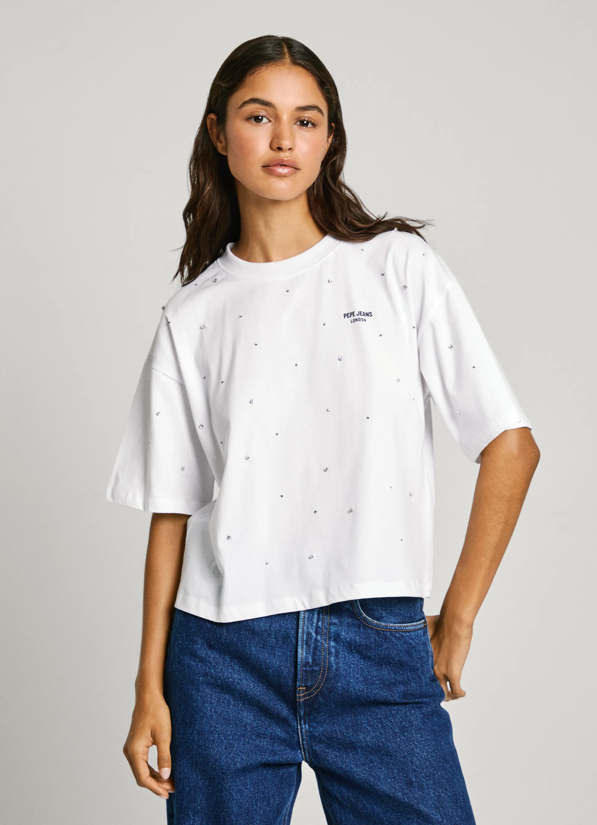 camiseta con pedrería fit cropped