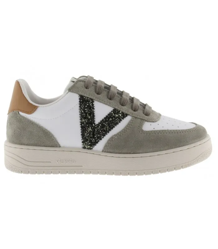 Deportivo combinado en blanco y caqui