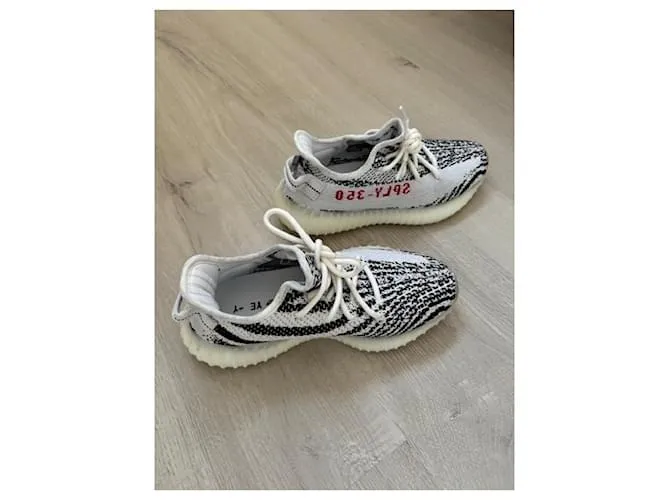 Yeezy x Adidas 350 V2 Estampado de cebra 